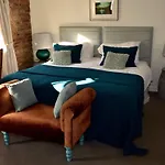 White Horse & Griffin Otel