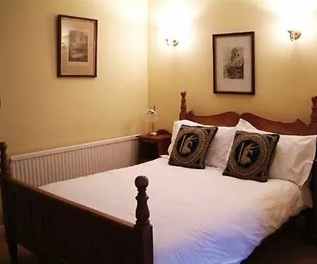 White Horse & Griffin Hotel