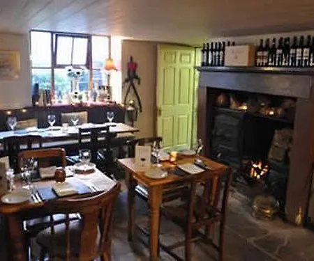 White Horse & Griffin Hotel