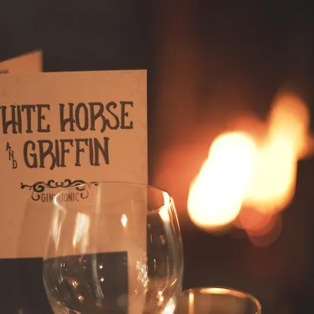 فندق White Horse & Griffin ويتبي
