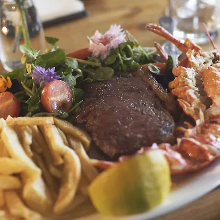 White Horse & Griffin Hotel