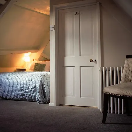 White Horse & Griffin Hotel