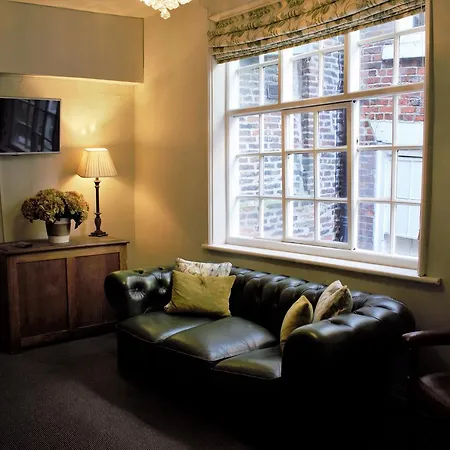 White Horse & Griffin 3*