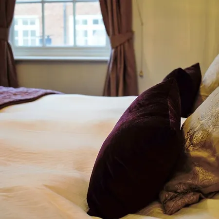 Hotel White Horse & Griffin 3*