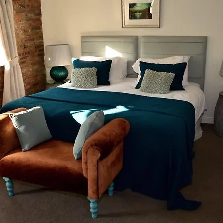 White Horse & Griffin Hotel