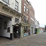 White Horse & Griffin 3*