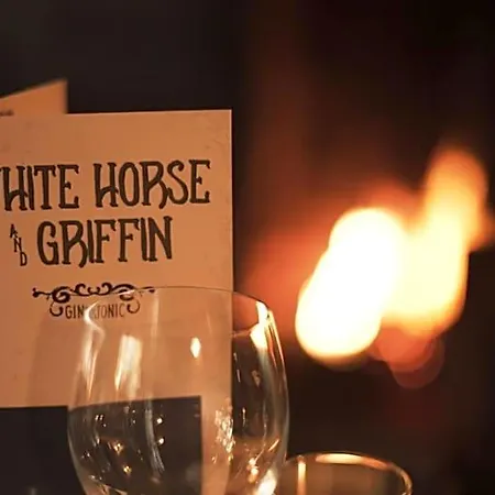 White Horse & Griffin 3*