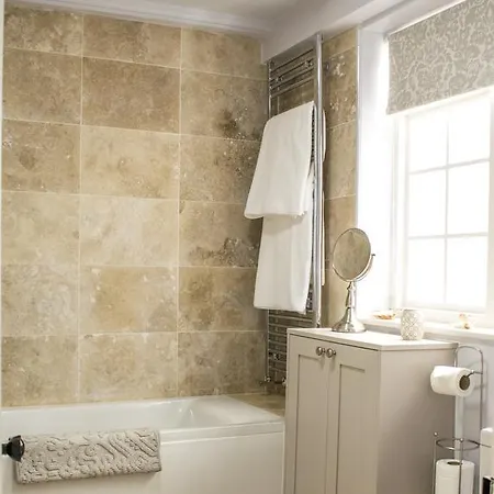 White Horse & Griffin Szálloda 3*