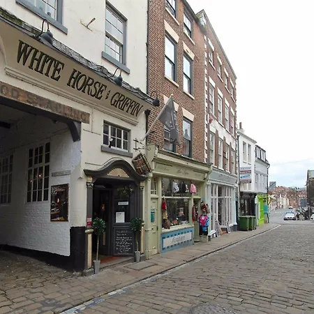 White Horse & Griffin 3*