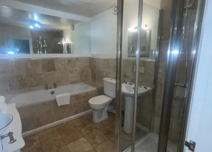 White Horse & Griffin Hotel