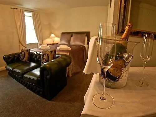 White Horse & Griffin 3*