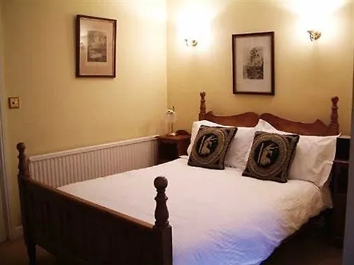 White Horse & Griffin Hotel