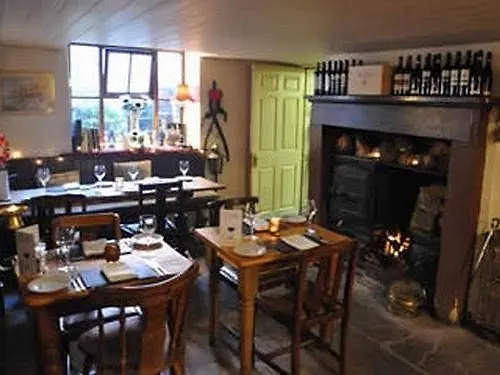 White Horse & Griffin Hotel