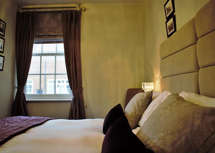 White Horse & Griffin Hotel