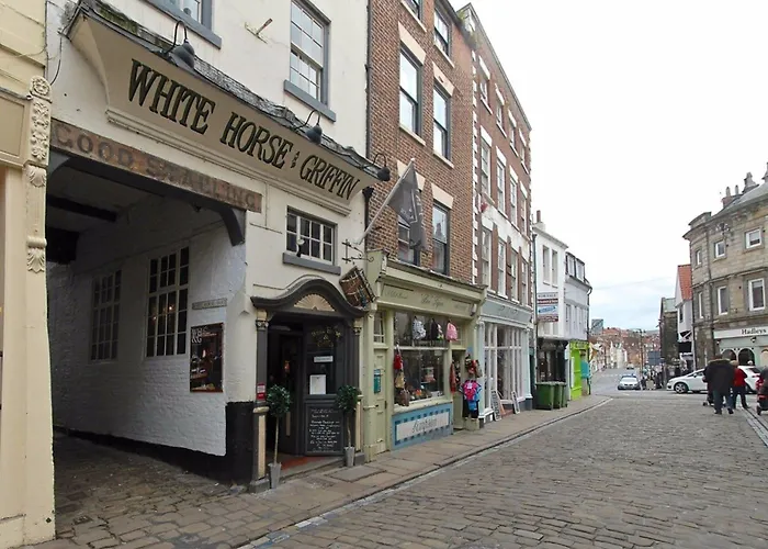 White Horse & Griffin 3*