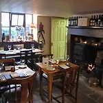 White Horse & Griffin Hotel