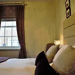 White Horse & Griffin Hotel